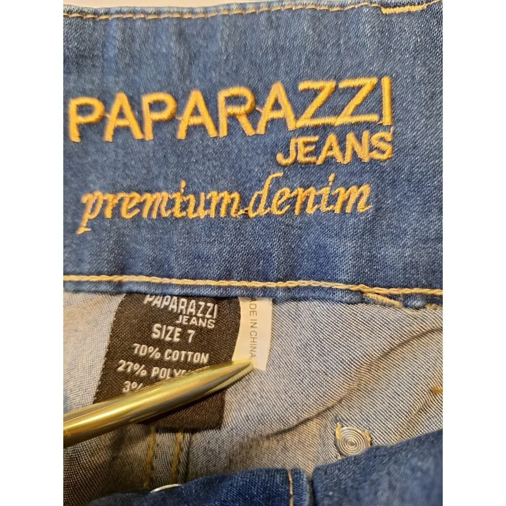 Paparazzi denim Jeans a triple-button high waist and distinctive red Trim